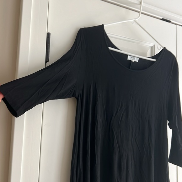 Black Dress - Picture 2 of 4